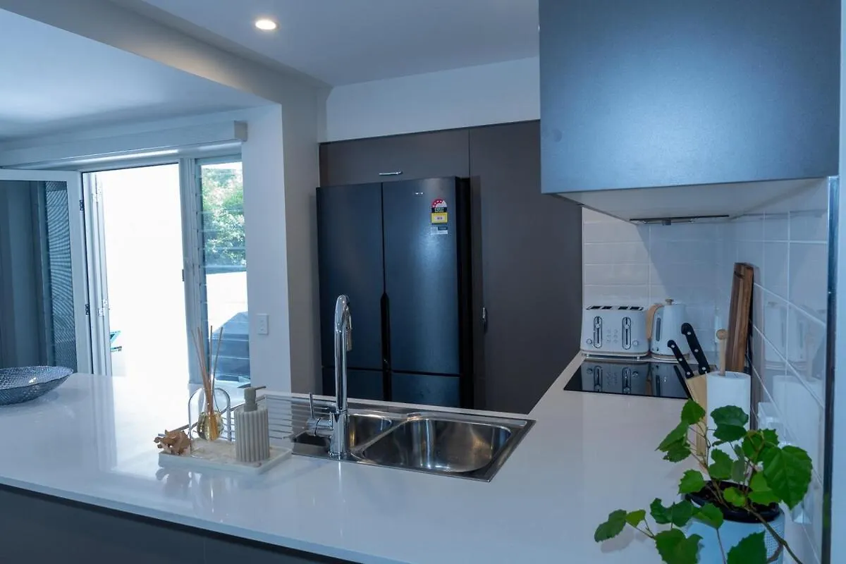 Beachside Escape - Beaches, Dining & Coastal Vibes Caloundra